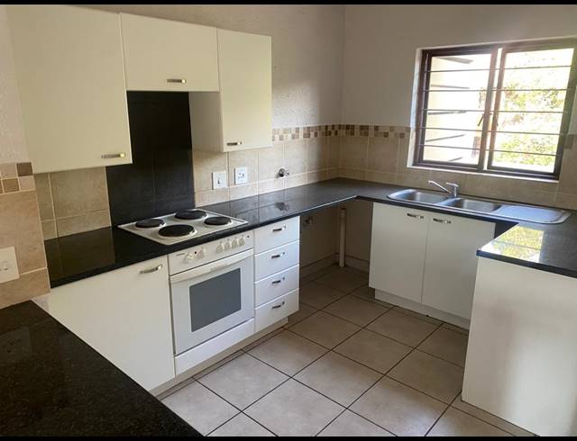 2 BEDROOM TOWNHOUSE FOR SALE IN BRYANSTON